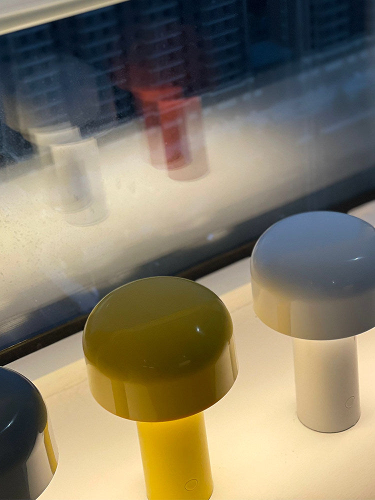 Bellhop table lamp